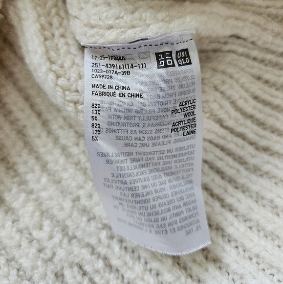 Uniqlo Knit Sweater - Picture 5 of 6